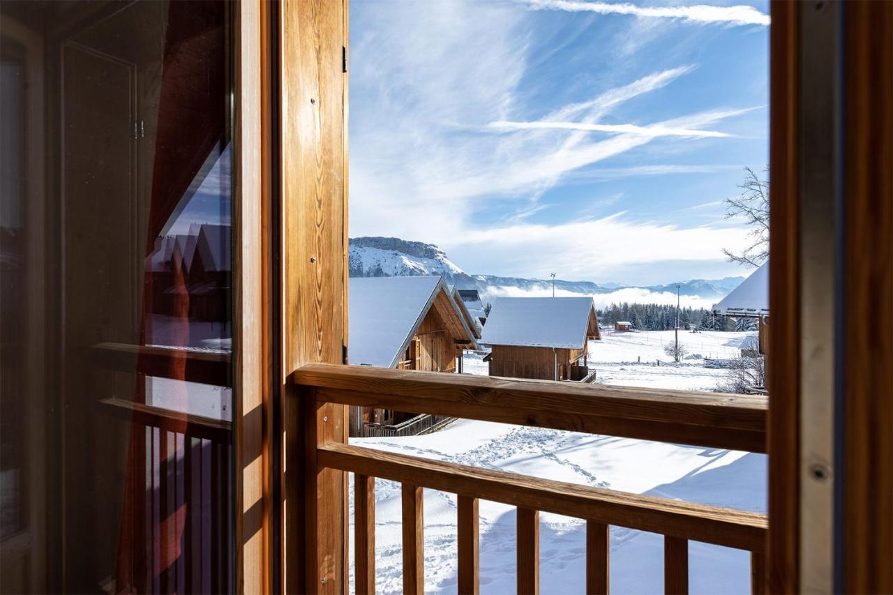 Madame Vacances Les Chalets Du Berger Premium*** La Feclaz Exterior photo
